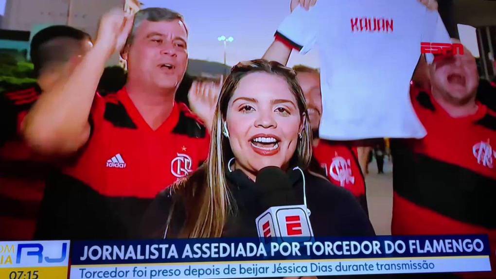 Jéssica Dias estaba realizando su trabajo con normalidad con el ambiente previo al partido, en el cual el Flamengo llegaba con la ventaja del 4-0 alcanzado en la ida de las semifinales disputada en Argentina.