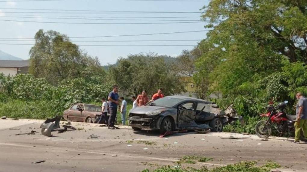 Impactantes imágenes del accidente de rastra con cinco carros que dejó dos muertos en Choloma