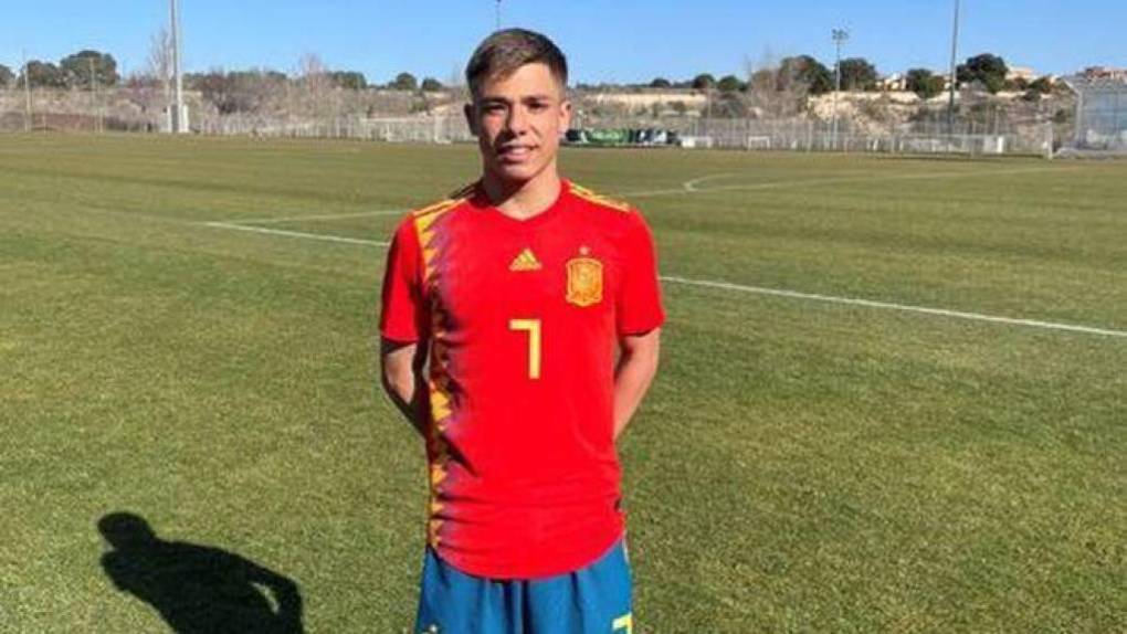 OFICIAL: “Álvaro Leiva Alemany, la joya de la cantera del Algeciras CF, pone fin a su etapa en el club algecireño para continuar con su trayectoria deportiva en el Real Madrid”, dice el comunicado del Algeciras.