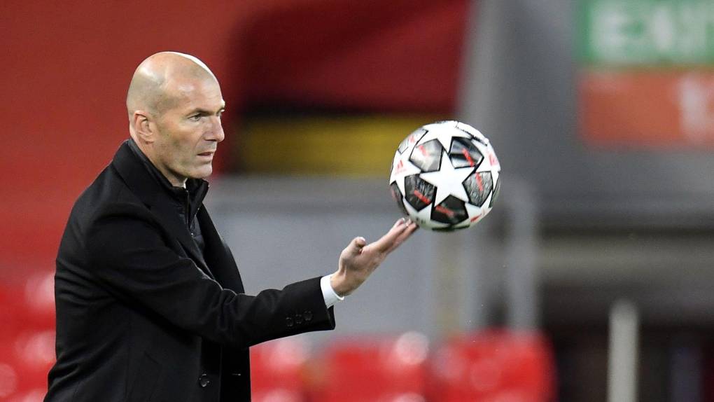 Zinedine Zidane: En primer lugar la prensa francesa menciona que “Zizou” será el nuevo entrenador del PSG en reemplazo de Mauricio Pochettino. La llegada de Zidane sería clave para intentar a Kylian Mbappé. 