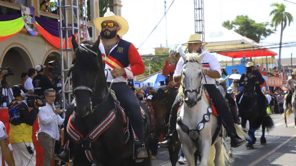 Miles de hondureños y turistas extranjeros disfrutan del Gran Carnaval de La Ceiba 2022