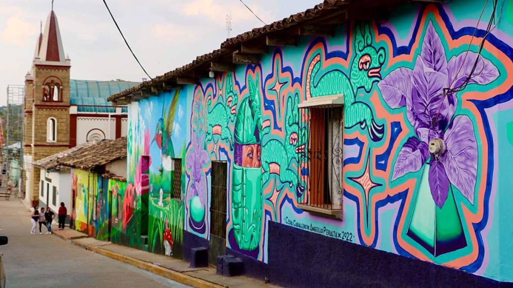 Más de 50 artistas plásticos de Honduras, Colombia y México plasmaron su arte en los murales que hoy son el atractivo de Copán.
