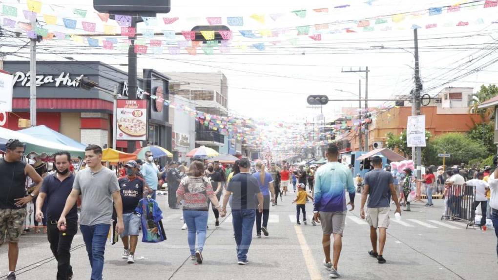Miles de hondureños y turistas extranjeros disfrutan del Gran Carnaval de La Ceiba 2022