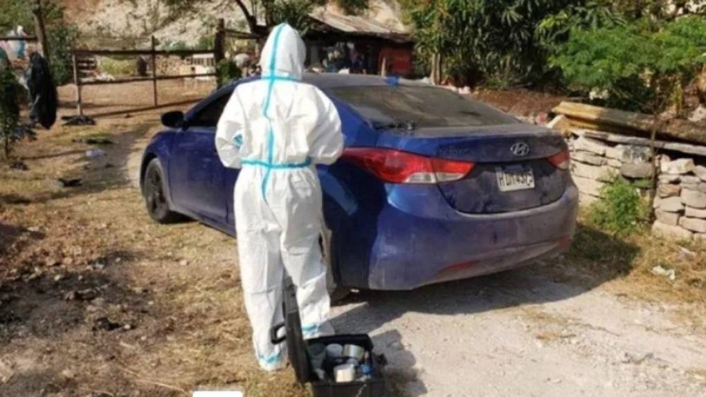 La Policía logró decomisar unHyundai Elantra color azul con placas HDM-4375, que estaría asociado a la masacre. 