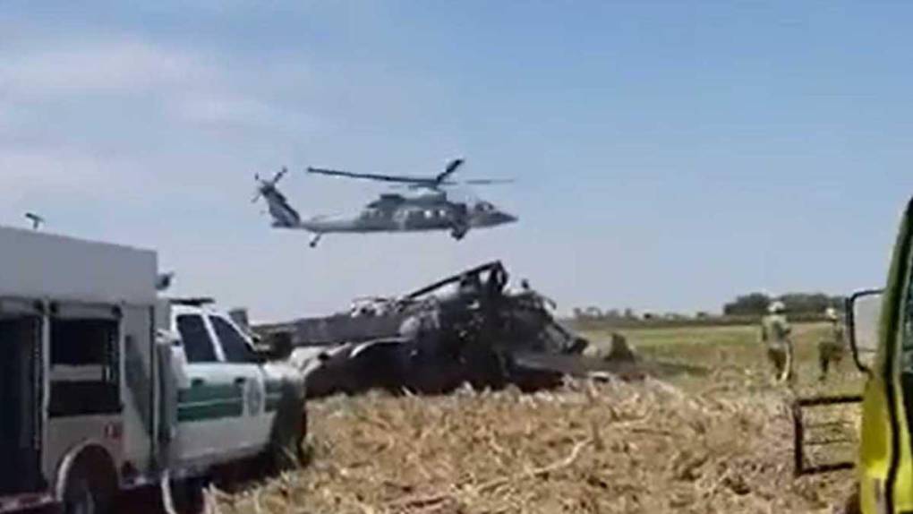 Precisó que en el helicóptero “se transportaban 15 personas, de las cuales, lamentablemente 14 perdieron la vida y una se encuentra recibiendo atención médica”.