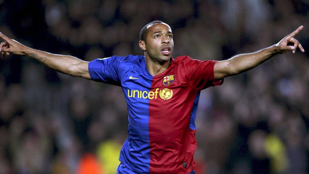 10. Thierry Henry: El exjugador del Barcelona y Arsenal se quedó con la espinita de ganar el Balón de Oro. Se lo arrebató Pavel Nedved.