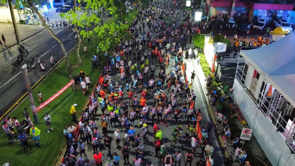 La Maratón de Diario LA PRENSA dio inicio a las 5:00am. Los corredores llegaron puntual a la cita.