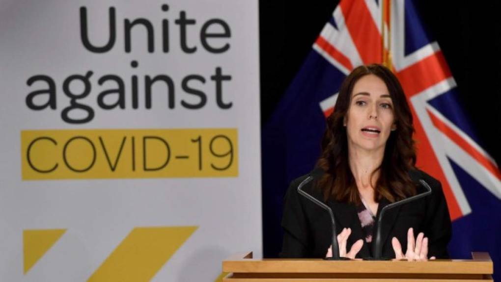 La primer ministra de Nueva Zelanda, Jacinda Arden, se ha llevado los aplausos del mundo al lograr aplanar la curva de coronavirus en su país con la estrategia 'más estricta del mundo', en menos de un mes.