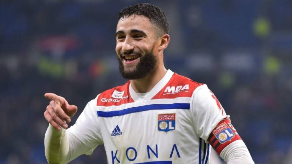 El Liverpool está cerca de fichar a Nabil Fekir. Según L'Équipe, el futbolista francés ha pedido al presidente del Lyon, Jean-Michel Aulas, marcharse este verano. De acuerdo a esta información, el centrocampista podría salir por 15 millones de euros con destino a la Premier League.