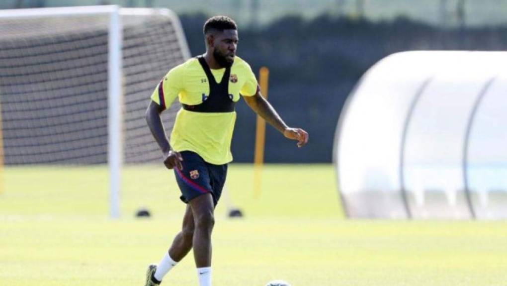 El Diario Marca informa que el Barcelona le comunicó a Samuel Umtiti que no seguirá en sus filas de cara a la próxima campaña. Esperan vender al francés por unos 10 millones de euros. Foto AFP.