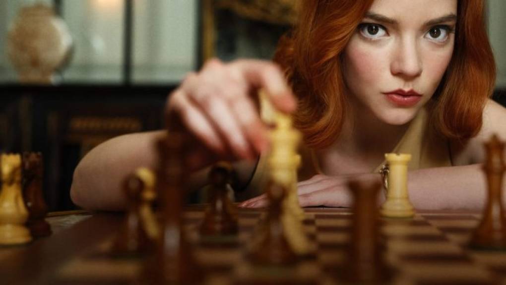 El mundo del ajedrez vive una inesperada efervescencia mundial, con un aliado de excepción: Netflix, la plataforma televisiva, ha dado un impulso a la afición por los tableros con la serie 'Gambito de Dama', que algunos sectores del ajedrez español valoran a EFE como 'un regalo'.