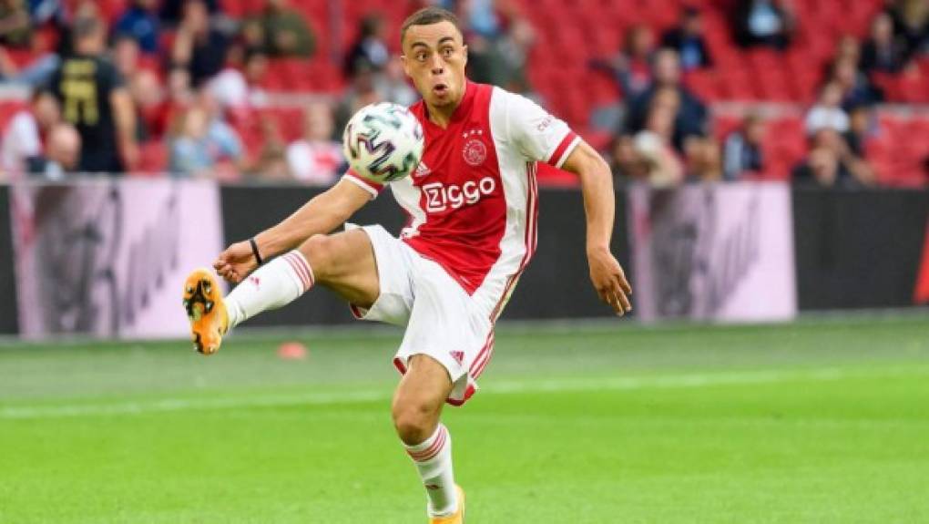 Sergiño Dest brilla en el Ajax y los medios españoles señalan que el Barcelona lo comprará por 25 millones de euros. Nació en Almere, Países Bajos, pero defiende a Estados Unidos a sus 19 años.
