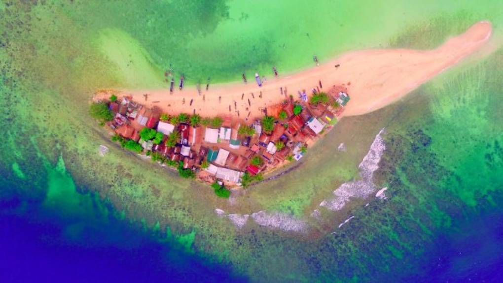 11 hermosas playas de Islas de la Bahía para visitar después de la cuarentena