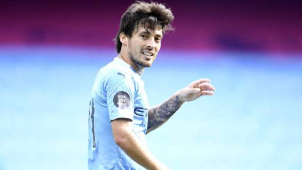 David Silva: El centrocampista español se despidió del Manchester City tras 10 años de militar en el cuadro inglés. La Lazio de Italia espera convencerle de jugar con ellos.