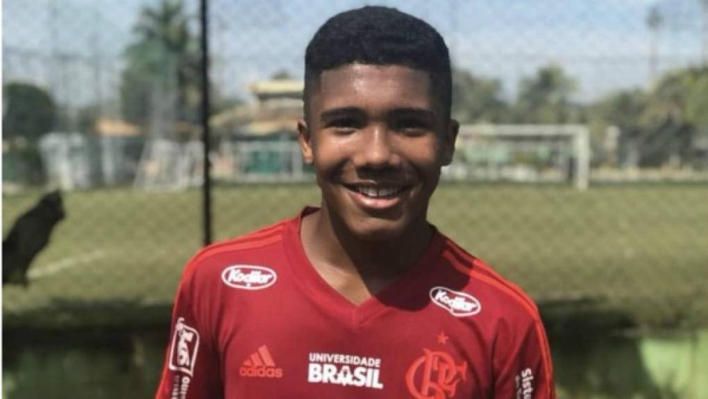 El ex jugador y empresario Sávio confirmó la muerte de Víctor Isaías, conocido como Vitinho, a través del Instagram de su empresa.