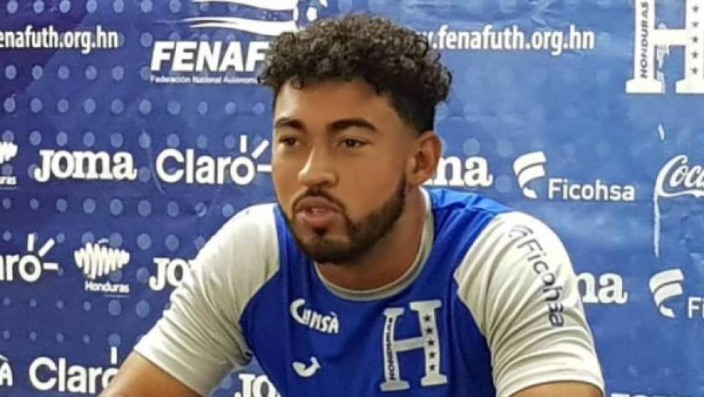 En plena concentración de Honduras y a días del inicio de la Copa Oro, Danny Acosta causó revuelo ya que se rehusó a firmar el pacto de fidelidad que lo nombraba jugador catracho y que hacía que se olvidara de cualquier oportunidad de jugar para Estados Unidos.