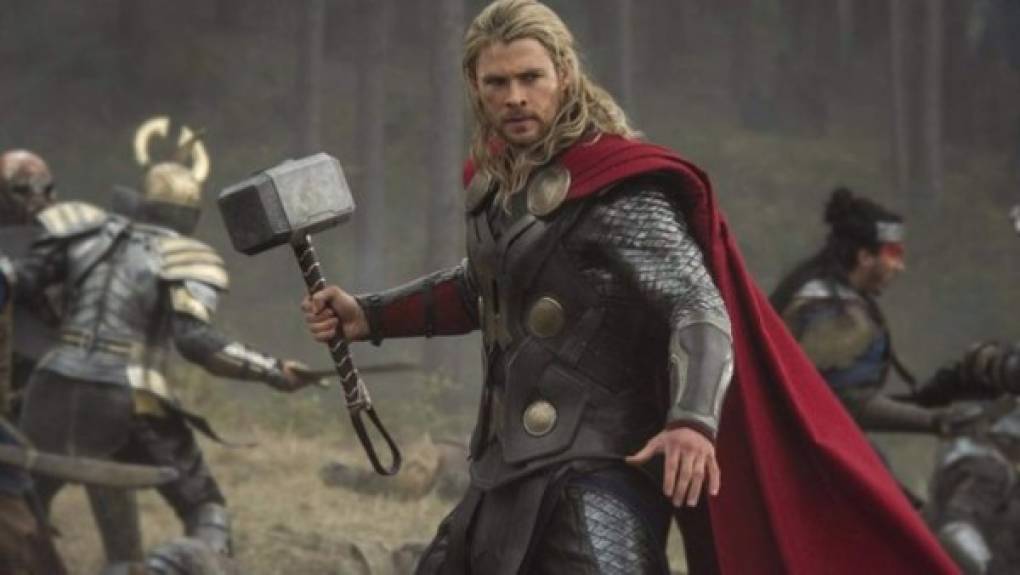 El segundo mejor pagado en esta prestigiosa lista es el admirado Chris Hemsworth, no solo es un dios en el universo Marvel. También es un actor millonario.