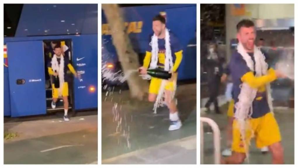 Gerard Piqué le arrojo champán a la prensa deportiva tras bajar del autobús del equipo, dejándola completamente empapada sin importarle que había cámaras de video y otro material que se podía dañar con el líquido.
