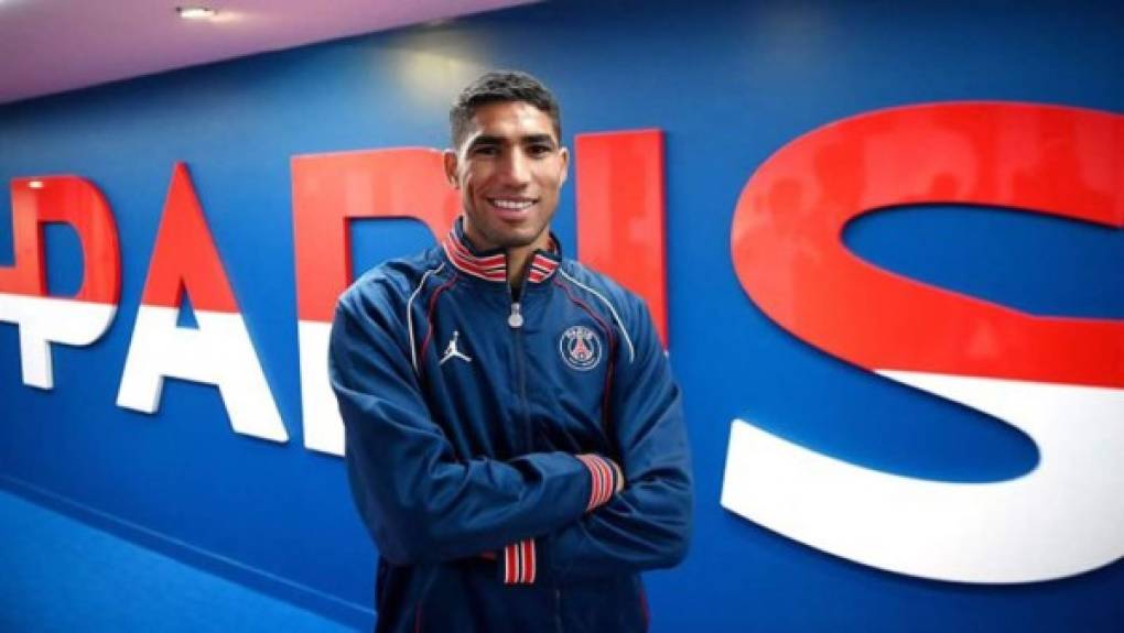 Alejandro Camaño, representante de Achraf Hakimi, explicó en 'Onda Cero' que 'el Real Madrid tuvo derecho de tanteo hasta que el PSG y el Inter dijeron que la operación se iba a producir'. Sobre el nuevo jugador del PSG señala su agente que 'nos reservamos la ilusión y el sueño de que Achraf vuelva al Real Madrid porque nació en Madrid, creció en Madrid y como meta final, algún día, le gustaría jugar en el Madrid'. Desveló que 'el Chelsea también pujó por él'.<br/><br/>Foto - Página oficial del PSG