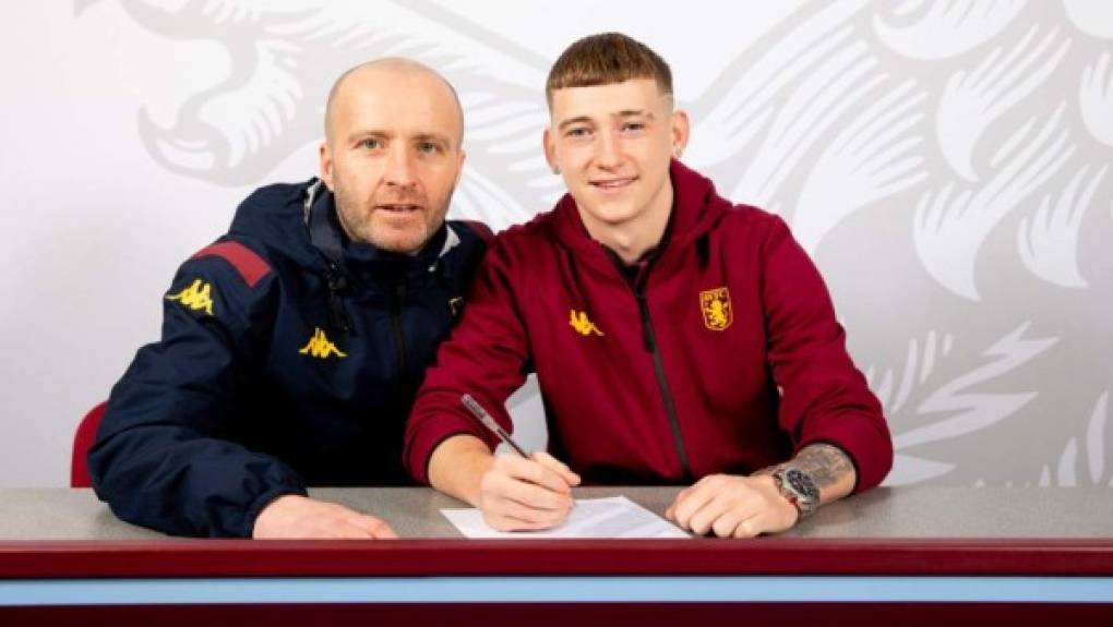 El delantero inglés Louie Barry se va del FC Barcelona y ha sido fichado por el Aston Villa. El equipo de la Premier League pagará 1.048.000 euros para incorporar al atacante, de 16 años, que llegó al Barça el pasado mes de julio procedente del West Bromwich Albion.