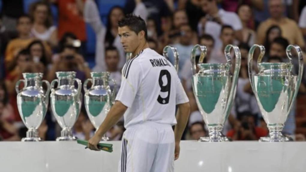 En el Real Madrid también usó el dorsal 9.