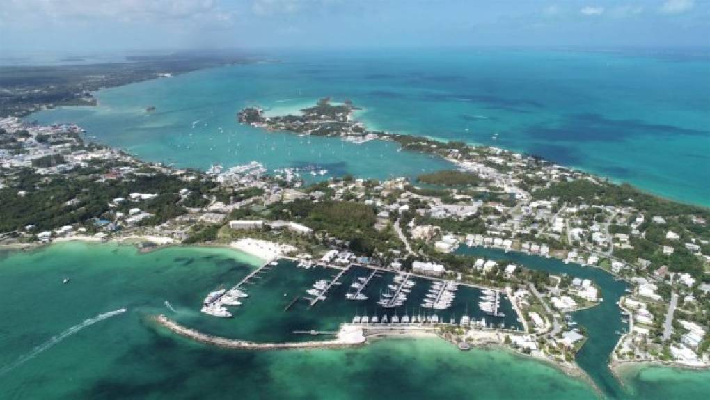 Ubicadas al norte de las Bahamas, las islas Ábaco, uno de los mayores destinos turísticos del archipiélago, quedaron totalmente devastadas luego de que el monstruoso huracán Dorian tocara tierra con sus vientos de 300 kilómetros por hora en este pequeño paraíso, el pasado domingo.