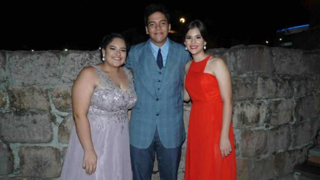 Marianne Carranza, Alfredo Funes y Sarah Jajic.
