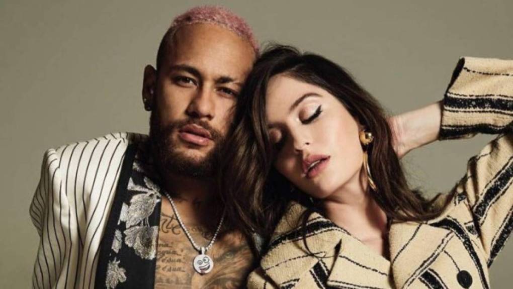 Neymar y Natalia Barulich nunca han desmentido lo que pudo haber sido su romance, pero hoy la prensa brasileña informa que el delantero comenzó a salir con una cantante...