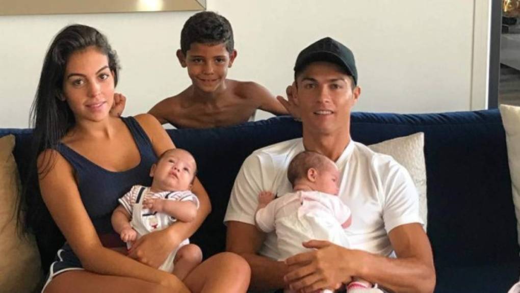 Cristiano recién tuvo a los mellizos Eva María y Mateo Ronaldo por medio de un vientre de alquiler, hermanos de Cristiano Ronaldo Jr.