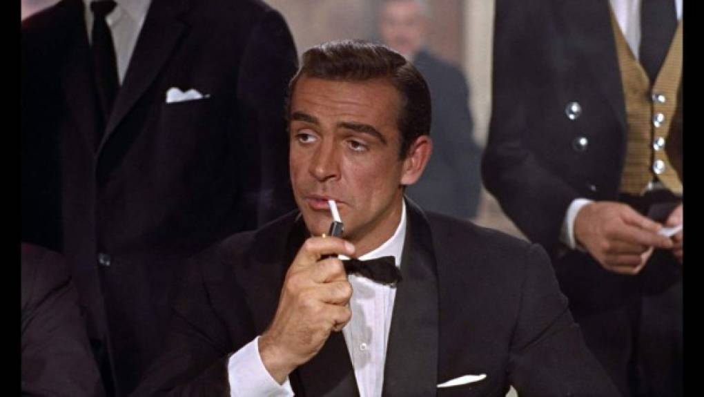 Con más de sesenta títulos a sus espaldas, el escocés protagonizó seis sobre el agente secreto más famoso del cine: 'Agente 007 contra el Dr. No' (1962), 'Desde Rusia con amor'(1963), 'James Bond contra Goldfinger' (1964), 'Operación Trueno' (1965), '007: Sólo se vive dos veces' (1967) y 'Diamantes para la eternidad' (1971).