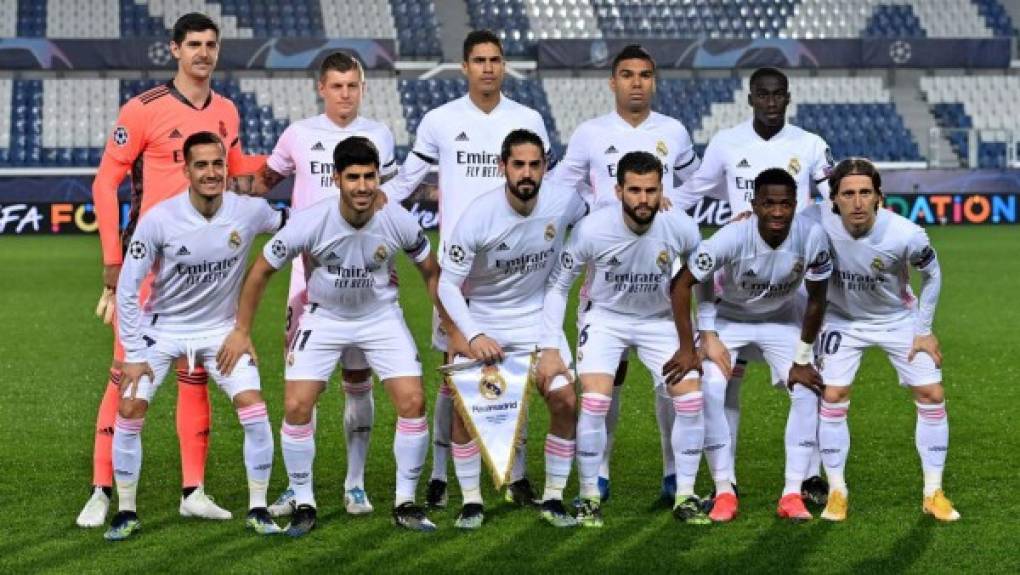 Thibaut Courtois, Ferland Mendy, Dani Carvajal, Eder Militao, Casemiro, Valverde, Toni Kroos, Luka Modric, Vinicius, Rodrygo y Benzema son los únicos jugadores que, según el diario ABC, continuarán sí o sí en el Real Madrid.