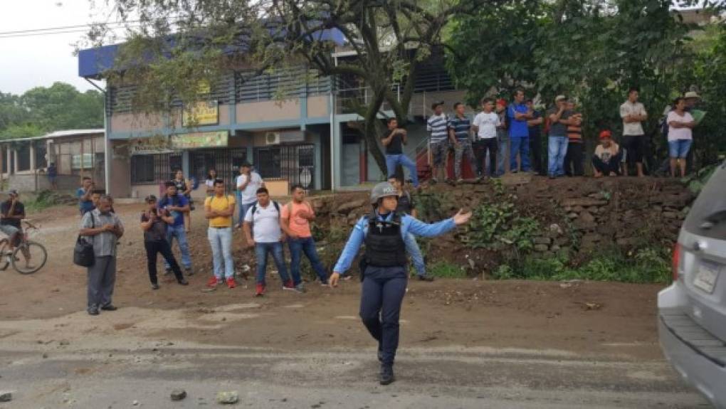 Presencia policial en Cofradía, Cortés.