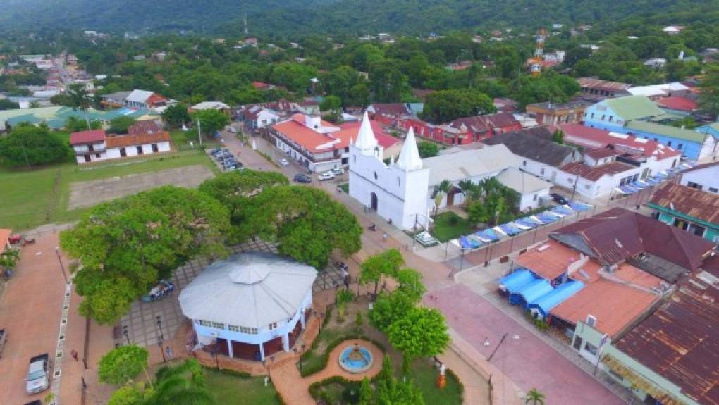 El parque central es otro atractivo para los viajeros que desean conocer la cultura hondureña.