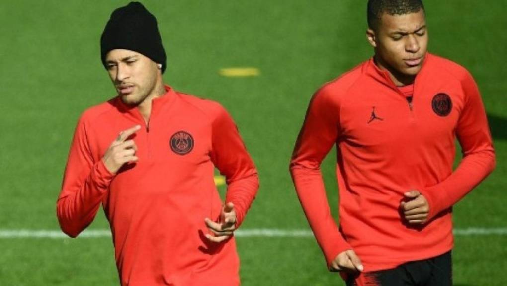 Otra de las condiciones de Mbappé para el PSG es que ha exigido 'un trato de estrella al nivel de Neymar'. El atacante francés no está a gusto que todos los caprichos se le dan al brasileño y él ha quedado marginado.