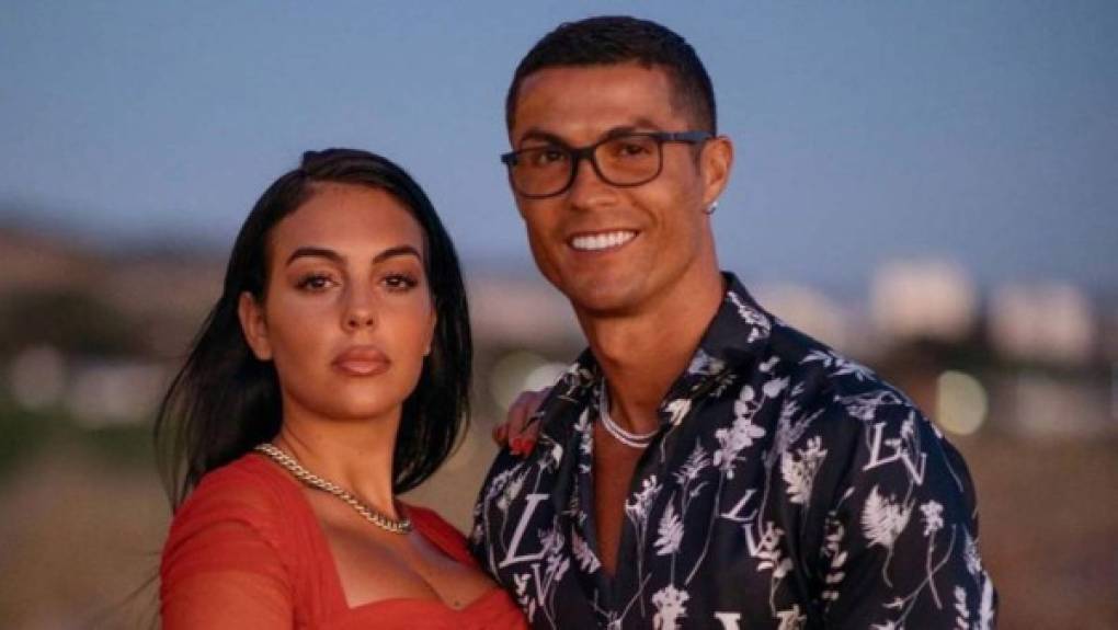 Georgina Rodríguez y Cristiano Ronaldo tienen cuatro años juntos después de que saliera a la luz su relación en junio del 2016. La pareja estaría próxima a casarse en el 2021.