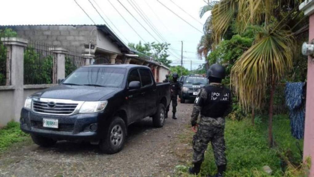 Foto de los allanamientos en La Ceiba que buscan a líderes de la MS, quienes se encargan de manejar y coordinar la estructura armada, financiera y social de esa red criminal.