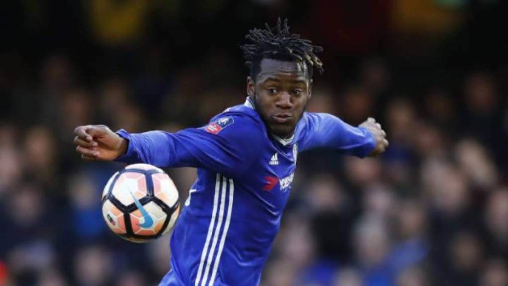 El Chelsea renovará al delantero Michy Batshuayi para poder tener la oportunidad de cederlo a un equipo, según información que brinda The Sun.<br/>