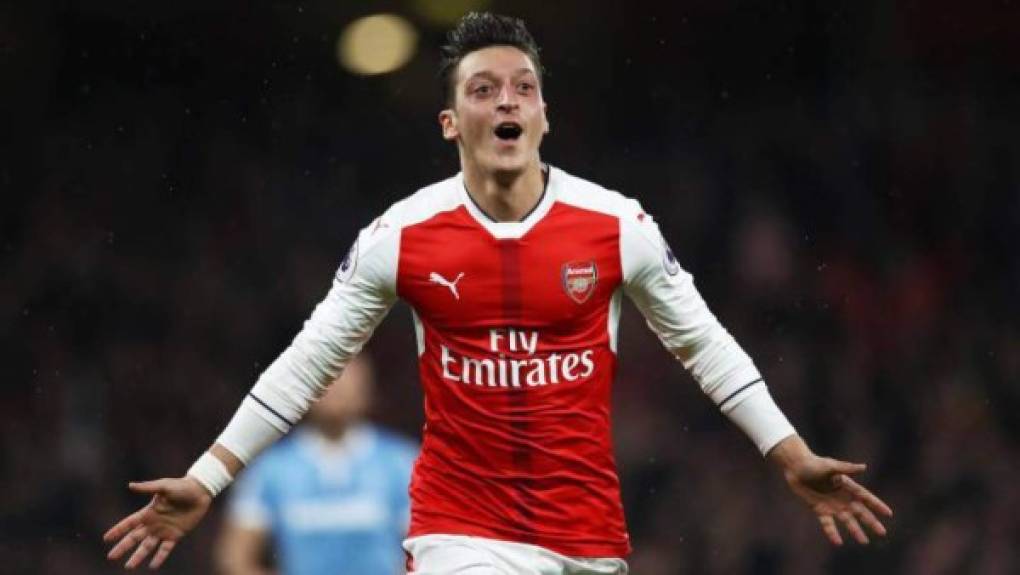 Mesut Özil no está teniendo en el Arsenal el protagonismo que querría, y según Sky Sports el Instanbul Basaksehir turco está planeando realizar una oferta al conjunto 'gunner' con la intención de hacerse con sus servicios.