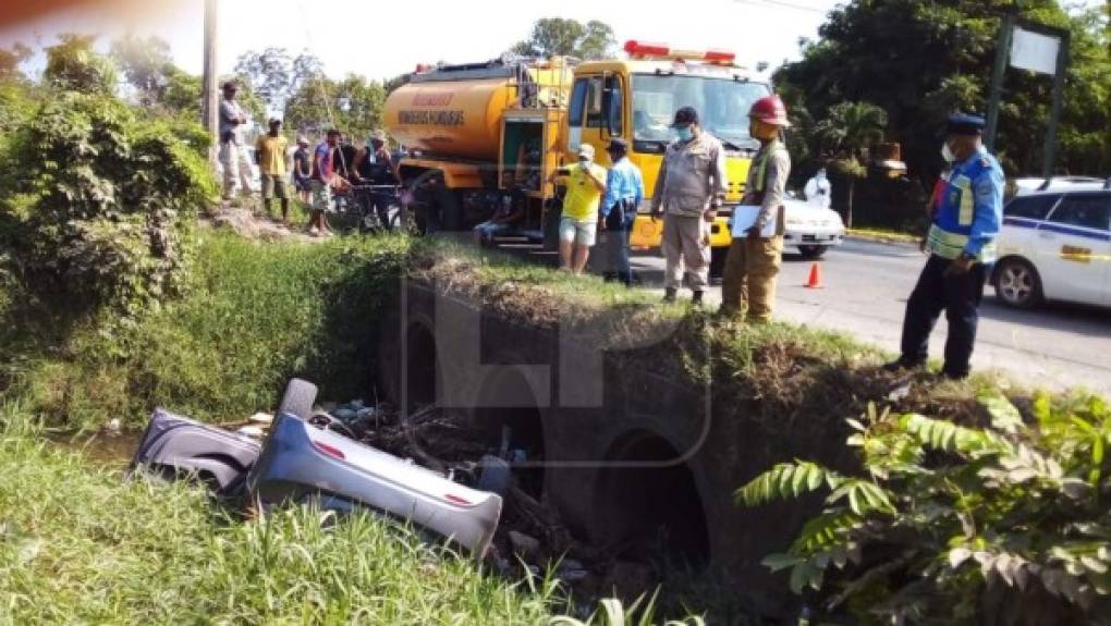 El conductor y el vehículo cayeron en una quebrada, lo que provocó la muerte del ciudadano.
