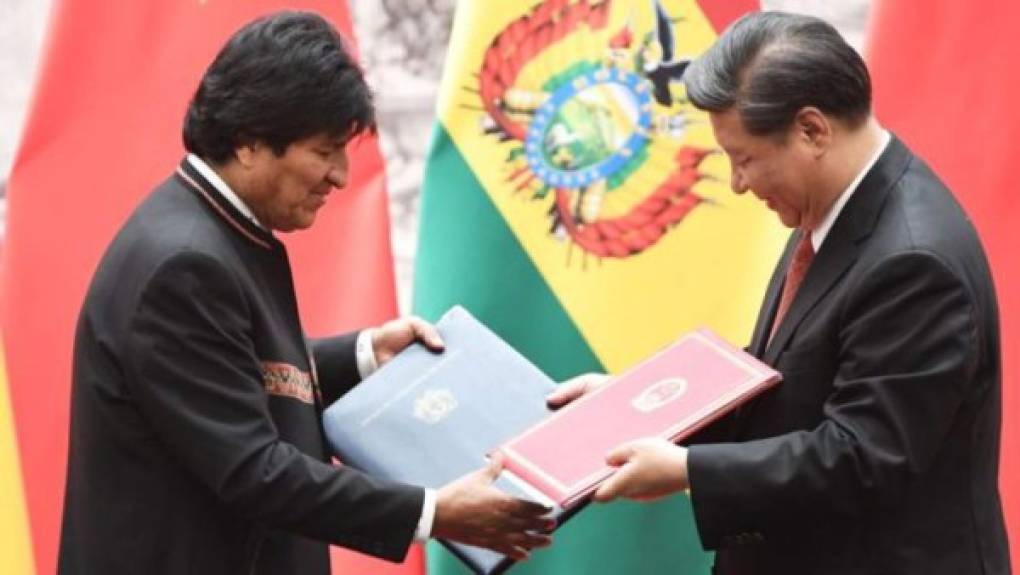 8. Bolivia: Evo Morales y Xi Jinping ampliaron en junio pasado varios acuerdos de cooperación económica entre ambos países. Uno de estos contempla proyectos de construcción de carreteras hasta un corredor bioceánico Atlántico-Pacífico que pase por el país sudamericano.