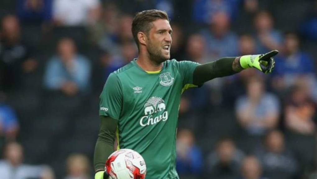 Según la prensa inglesa, el Everton busca un portero suplente ya que Maarten Stekelenburg no renovará su contrato. En esta campaña no disputó partido alguno de competición oficial.