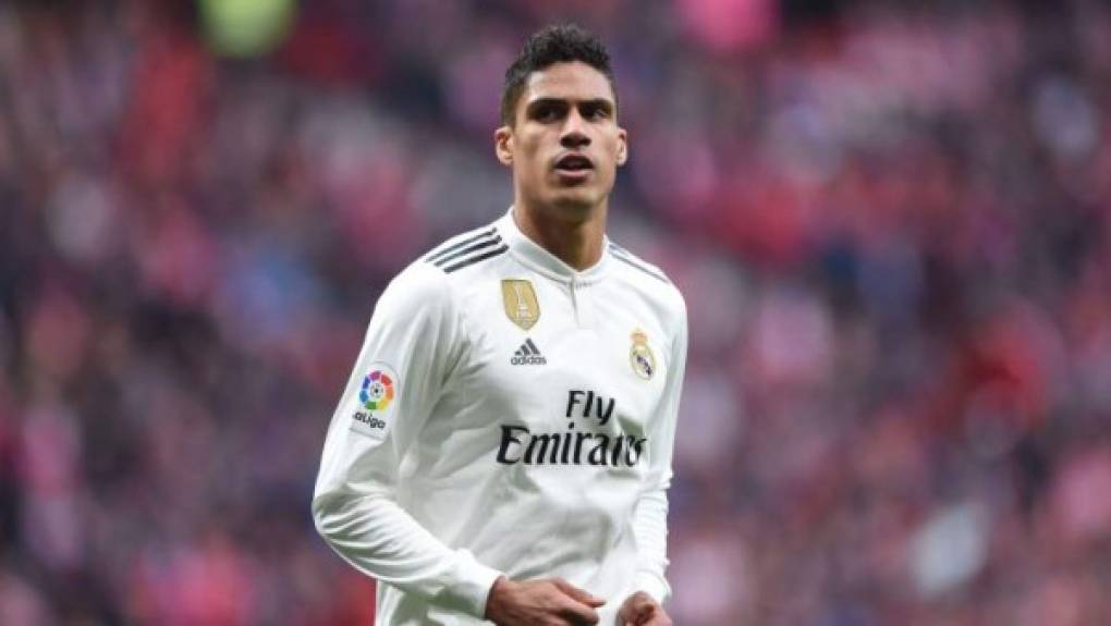 Raphaël Varane: Sorpresa. Según el diario Sport, el defensor francés ha pedido irse del Real Madrid en la próxima campaña. El defensa de 27 años de edad considera que ya ha cumplido una etapa en el Real Madrid y es el momento de emprender un nuevo destino. <br/>