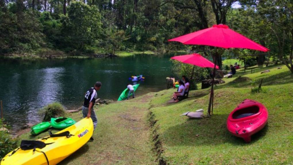 6. Canal de Peña Blanca:<br/>Este atractivo turístico es único, está rodeado de vegetación, con aguas calmas perfectas para hacer Kayak, a pocos minutos se puede hacer un tour del cacao, simplemente internarse entre pinares o probar cervezas artesanales en D&D.