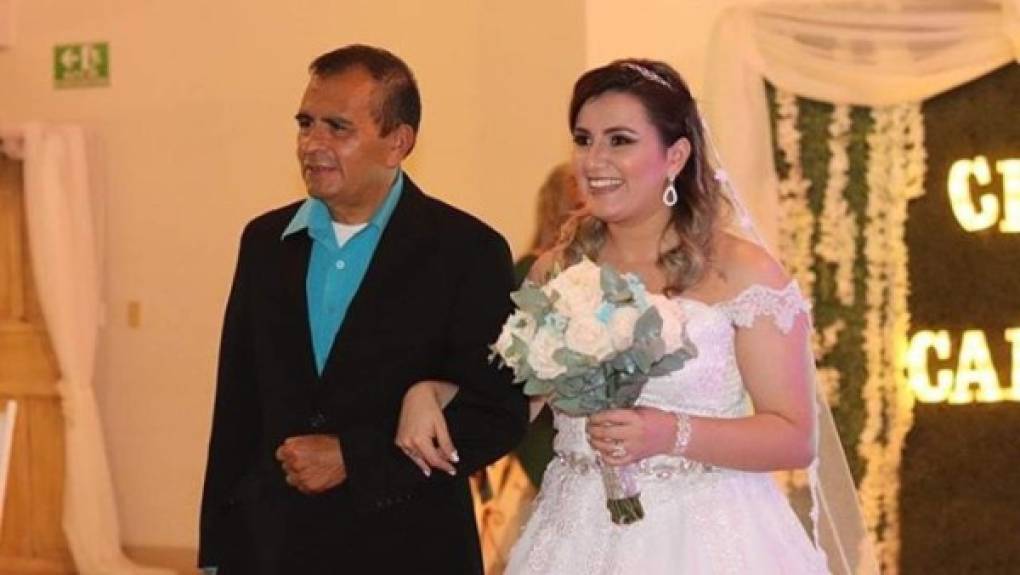 La boda se celebró en el hotel Vuestra Casa, de Siguatepeque, y acudieron solamente sus familiares y amistades más cercanas. La ceremonia fue oficiada por un pastor. Foto: HCH.<br/>