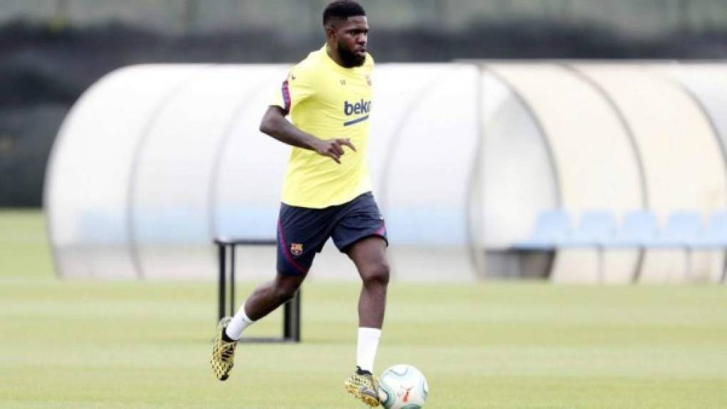 El Olympique de Lyon quiere a Umtiti pero no a cualquier precio. Desde la entidad francesa se ha dejado claro que el fichaje de Samuel Umtiti, con experiencia en Lyon, solo se haría realidad si el zagueroacepta una baja del actual salario.