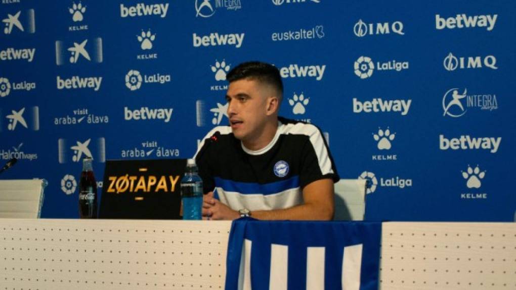 Rodrigo Battaglia: El centrocampista argentino fue presentado como nuevo jugador del Deportivo Alavés de España, llega procedente del Sporting de Lisboa de Portugal.