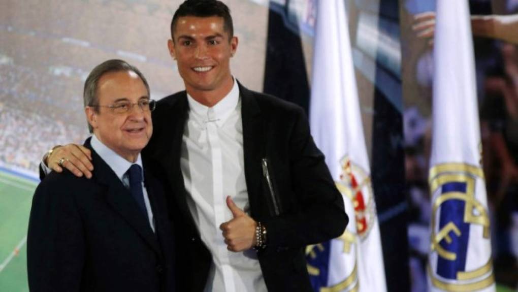 Una de las razones por la que en Real Madrid descartan a CR7 es porque lo que gana en Juventus (31 millones de euros) es un gran obstáculo. Cuando se fue, ‘CR7’ quiso un aumento de sueldo significativo, pero Florentino dijo “no”.