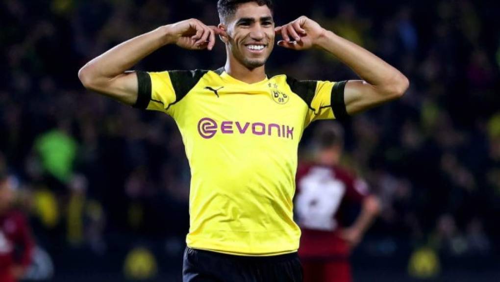 Achraf Hakimi: Hablando de los jugadores cedidos a préstamo, el lateral derecho de Marruecos no entra en los planes de Zidane y se informa que seguirá en el Dortmund de Alemania.