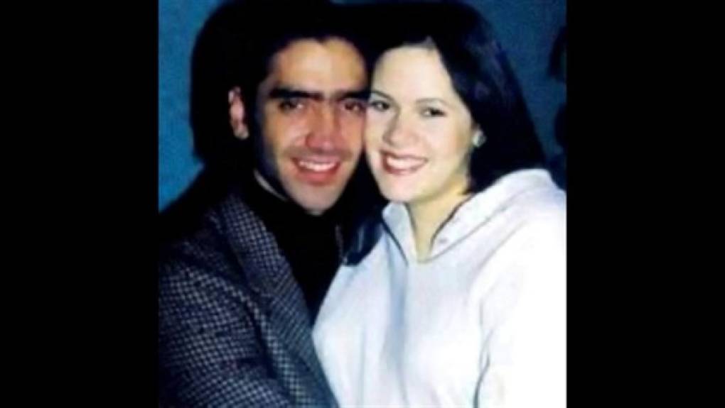 En sus inicios, el amor tocó temprano a su puerta cuando conoció a América Guinart, quien es la madre de tres de sus cinco hijos. Alejandro decidió llevarla al altar y mantuvieron una relación desde 1992-1998.
