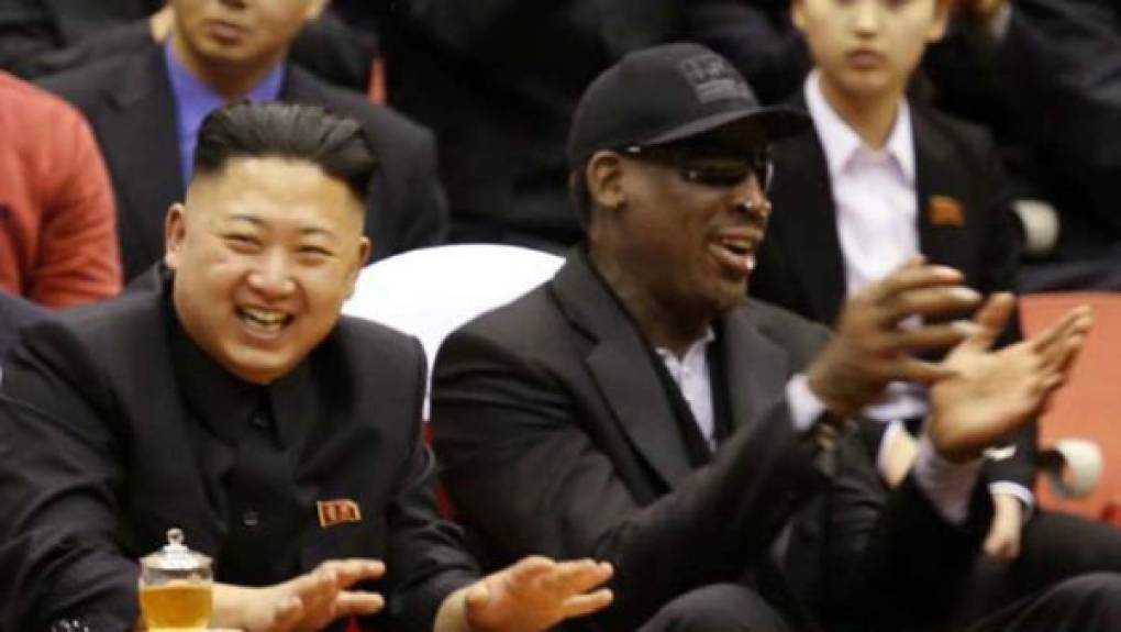 Uno de los aspectos más curiosos de Rodman es su amistad con el dictador norcoreano Kim Jong-un, a quien conoció en el 2013 en un encuentro de exhibición de baloncesto realizado en la nación asiática. Según recordó, el invitado era Michael Jordan, pero por diversas cuestiones se bajó y él fue en su lugar.